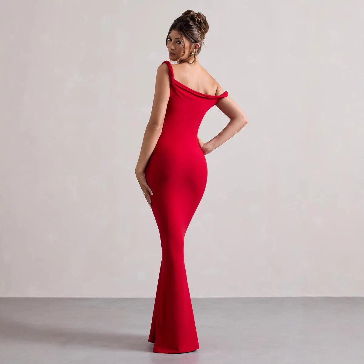 Western-style 2025 Autumn Cross-Border Women's Fashion Sexy Off-shoulder Oblique Shoulder Slim Fit Bodycon Solid Color Dress