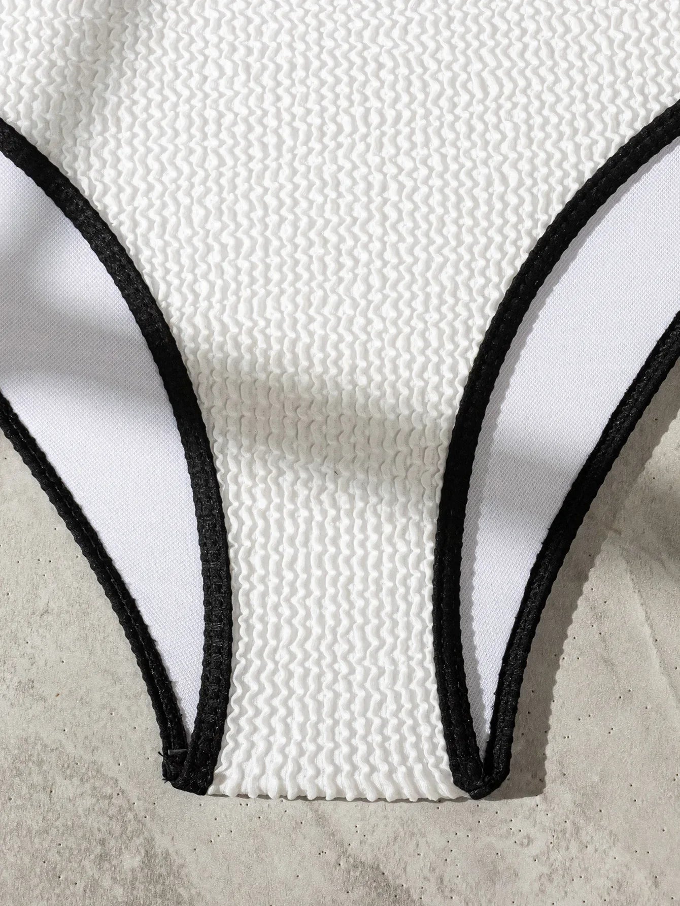 Celine Contrast - Underwire High-Waist Bikini